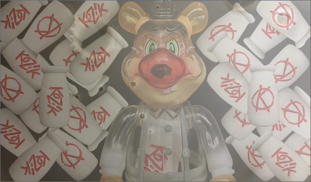 Frank Kozik x BlackBook Toy:A Clockwork Carrot Dim 11インチフィギュア Milk Edition