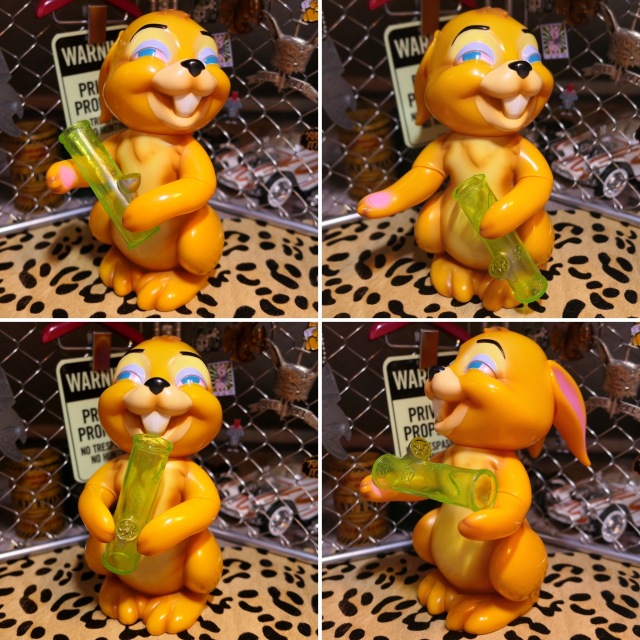[Pre-Order] Frank Kozik x BlackBook Toy:Bong Bunny OG edition